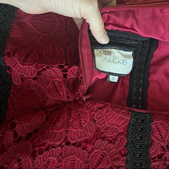 Stunning Kharis dress by Alexis - Picture 4 of 5